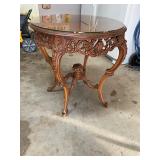 Beautiful Victorian style Oak round table