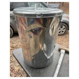 Metal trash can with lid