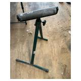 Adjustable pipe roller