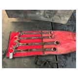 4- Snap on combo wrenches 15/16- 1 1/16
