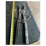 Ratcheting snap ring pliers