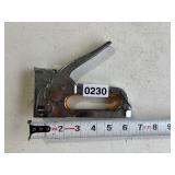 Hand stapler