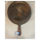8E cast iron skillet with heat ring