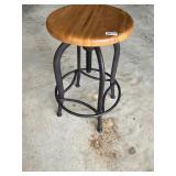 Swivel wood top bar stool