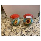 Sunflower salt and pepper shakers