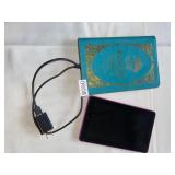 2 Amazon kindles - READ