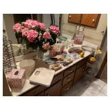 Contents of bathroom ï¿½ all