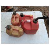 4 plastic gas cans