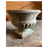 Round concrete planter