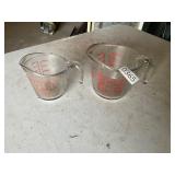 2- anchor hocking glass measuring cups