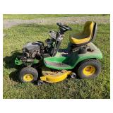 John Deere Riding lawnmower - runs