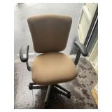 Adjustable rolling office chair w/ arms