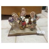 Mickey Mouse, dumbo, Pinocchio statue