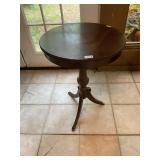 Duncan Phyfe round table