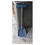 Snow Buddy Small Aluminum Collapsible Shovel.