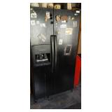 Amana Side By Side Refrigerator/Freezer with Ice