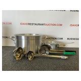 Aluminum Pots 1qt & 8qt With Utensils & Lids Aluminum Pots 1qt & 8qt With Utensils & Lids