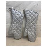 (2) Challenger Silicone Oven/freezer Mitts (2) Challenger Silicone Oven/freezer Mitts