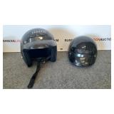 (2)Riding helmets (2)Riding helmets