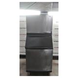 Manitowoc ice maker with bin