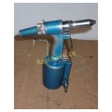 Pneumatic Rivet Gun