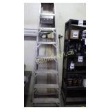 Medium Duty Aluminum Ladder