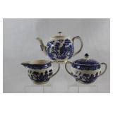 Blue Willow & Sadler Tea Pot, Crem & Sugar Set