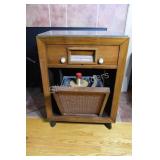 General Electric Broadcasts Tube Radio Phonograph