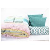 Comforter w Pillow Cases & Toss Cushions