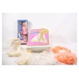 NEW Barbie w Barbie Doll Clothing & Carrying Case