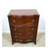 Federal-Style Mahogany Chest of Drawers (1 of 3)