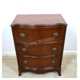 Federal-Style Mahogany Chest of Drawers (2 of 3)