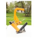 Dewalt Pneumatic Hardwood Staple / Nailer