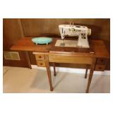 Singer Sewing Machine in Wood Cabinet & Bench