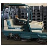 Tennant 530E Rider Scrubber w/ Charger