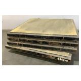 (4) Metal / Concrete Pads