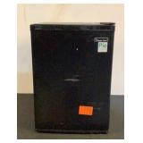 Magic Chef Mini Refrigerator HMBR265BE1