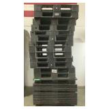 (25) Plastic Pallets