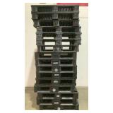 (16) Plastic Pallets
