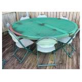 Outdoor Round Table & Chairs
