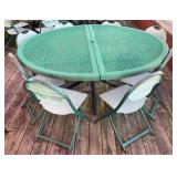 Outdoor Round Table & Chairs