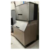 Manitowoc Ice Maker w/ Storage QD1302A