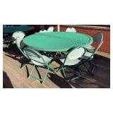 Outdoor Round Table & Chairs