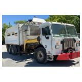 2019 Peterbilt PB 520 6X4 Garbage Truck