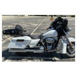 *OFFSITE* 2013 Harley-Davidson FLHX Street Glide