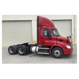 2015 Freightliner Cascadia Road Tractor Day Cab