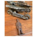 (2) Antique Toys - Tractor / Soldier Metal (dugup)