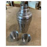 Potable Vintage Drink Mixer w/2 shot glasses