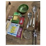 LOT: Kitchen Drawer Items