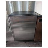 U-Line Compact Stainless Bar / Dorm Fridge